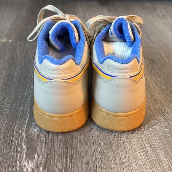 Never Worn Men’s Classic Reebok Sneaker - Size 9 - Picture 4 of 5